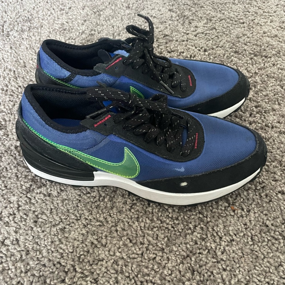 Nike Women’s/Youth sneakers Y6.5 W8